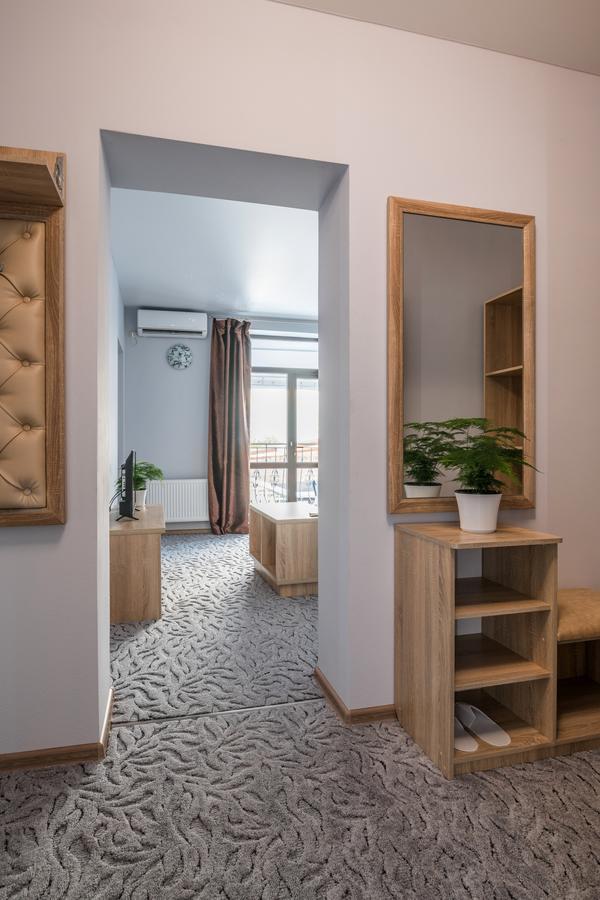 Aqua Marina Hotel Kherson Ngoại thất bức ảnh