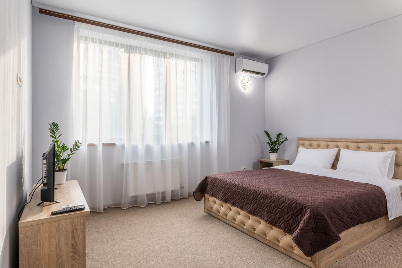 Aqua Marina Hotel Kherson Ngoại thất bức ảnh